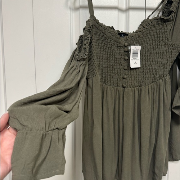 Cold shoulder top by Torrid - Picture 3 of 4